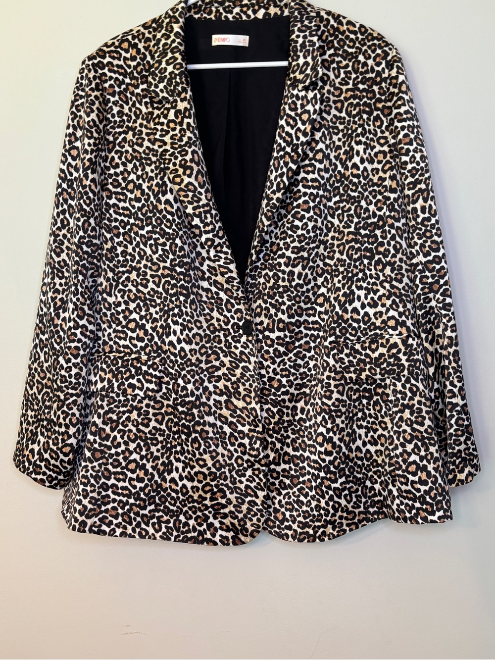Intempo leopard print, blazer jacket, size 2X and great condition